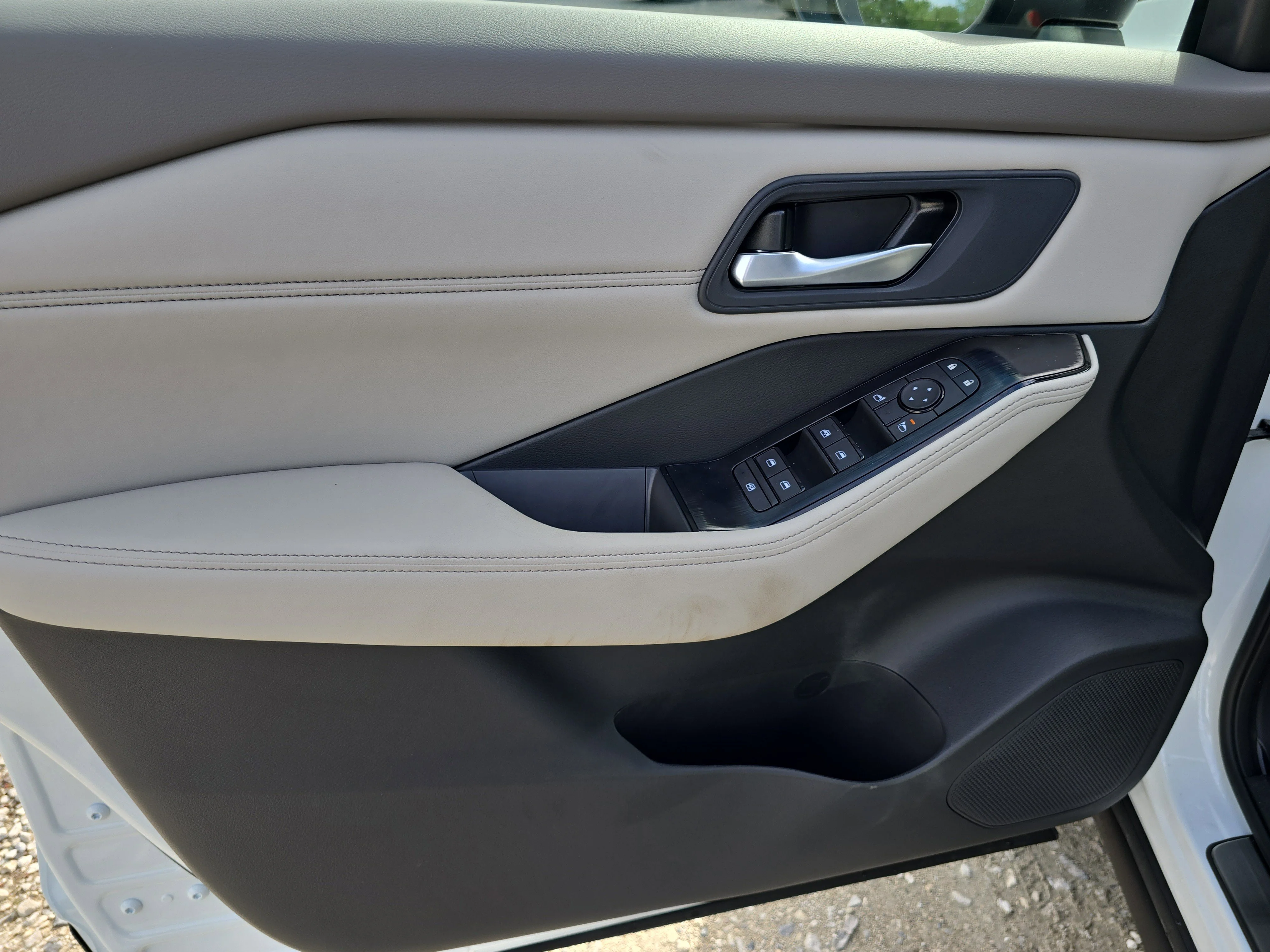 New 2026 Everest White Pearl TriCoat Nissan Dark Armor™ image 18