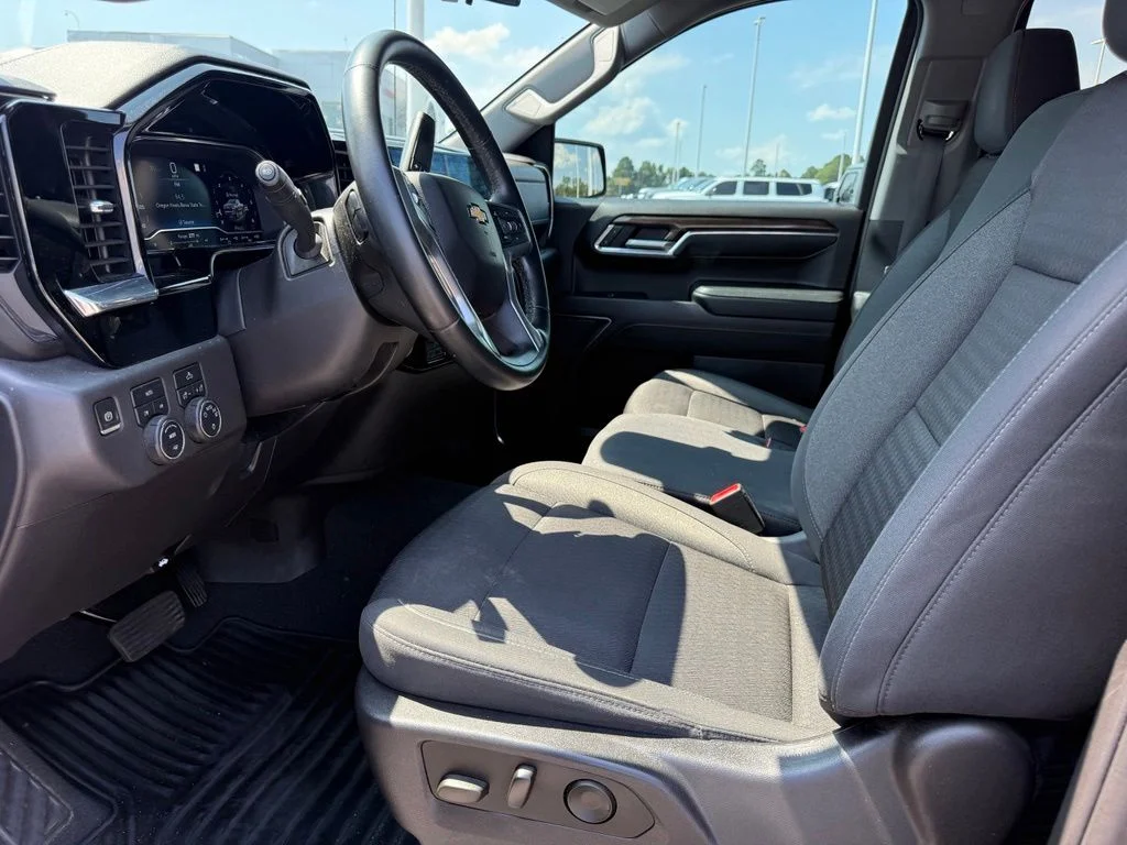 Used 2023 Red Chevrolet LT image 4
