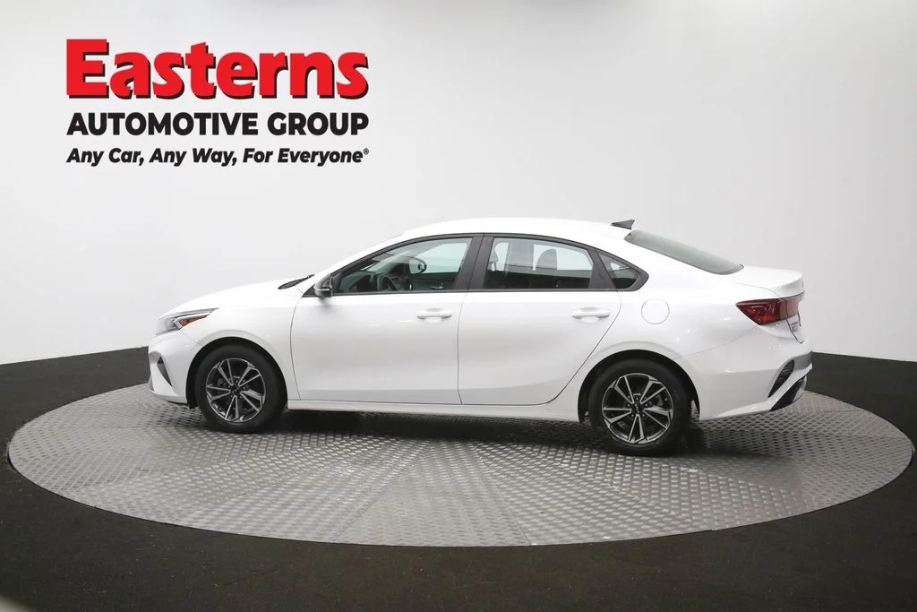 Used 2022 White Kia LXS image 60