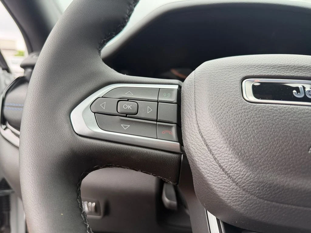 New 2026 White Jeep Latitude image 24