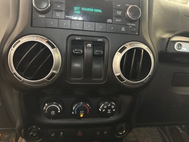 Used 2017 Gray Jeep Rubicon image 24