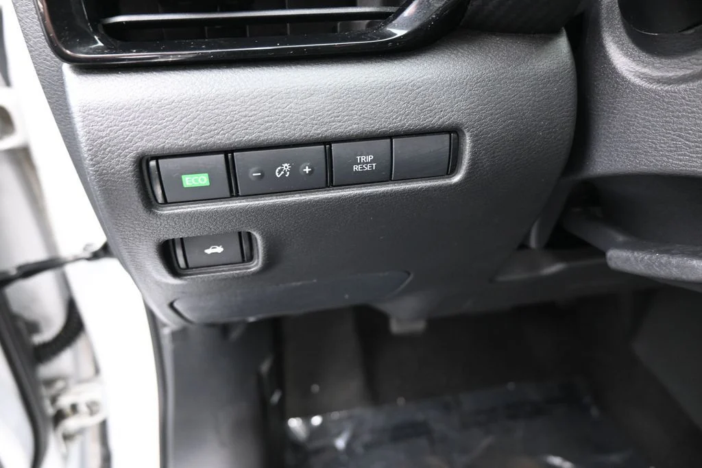 Used 2020 Aspen White Tricoat Nissan SR image 12