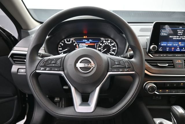 Used 2025 Black Nissan 2.5 SV image 32