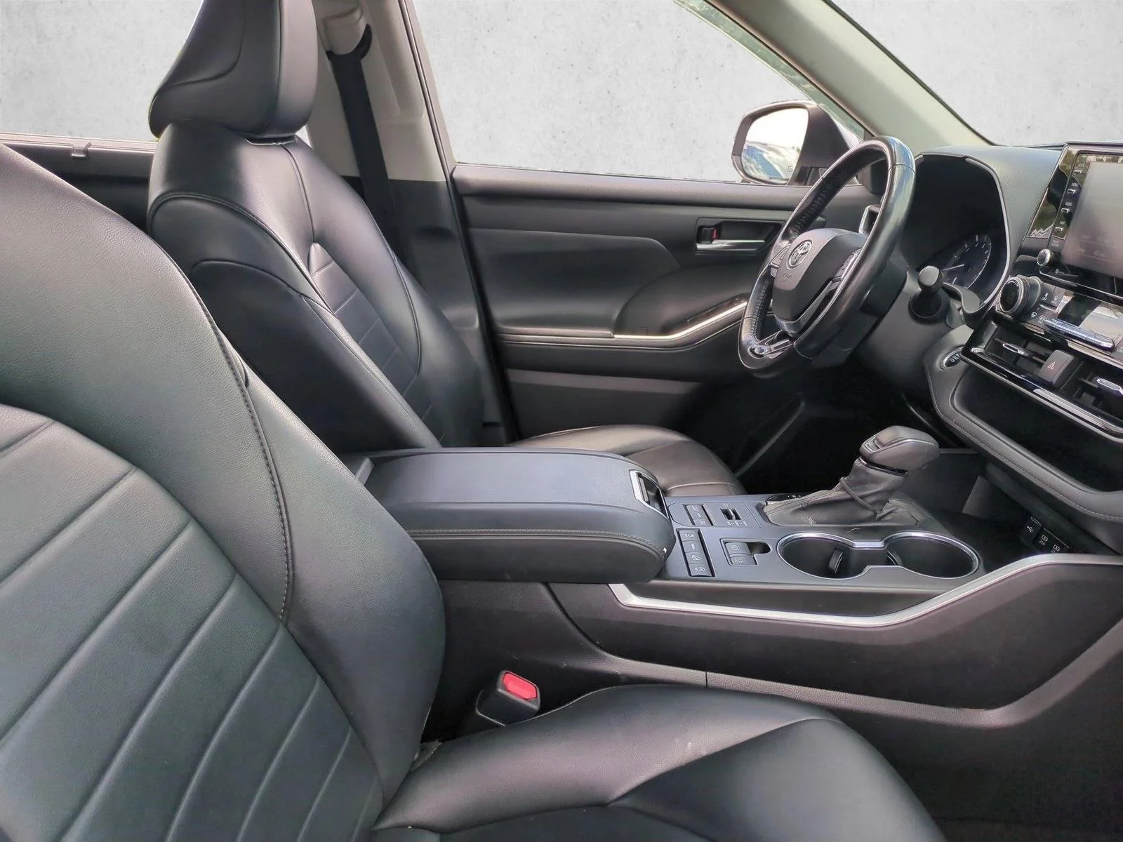 Used 2020 Celestial Silver Metallic Toyota XLE image 21