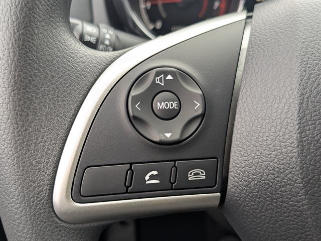 Used 2025  Mitsubishi SE image 24