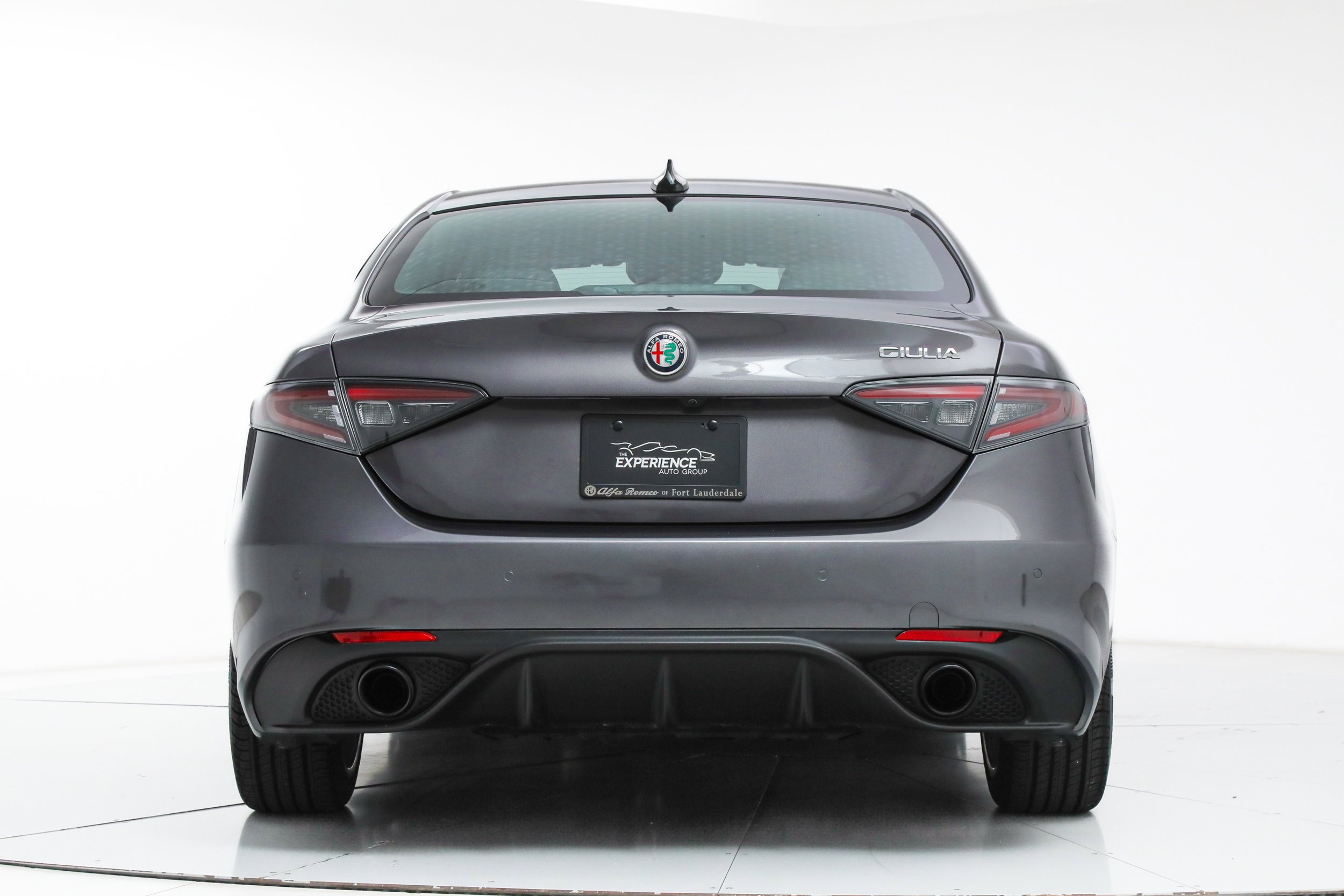 Used 2025 Gray Alfa Romeo  image 4
