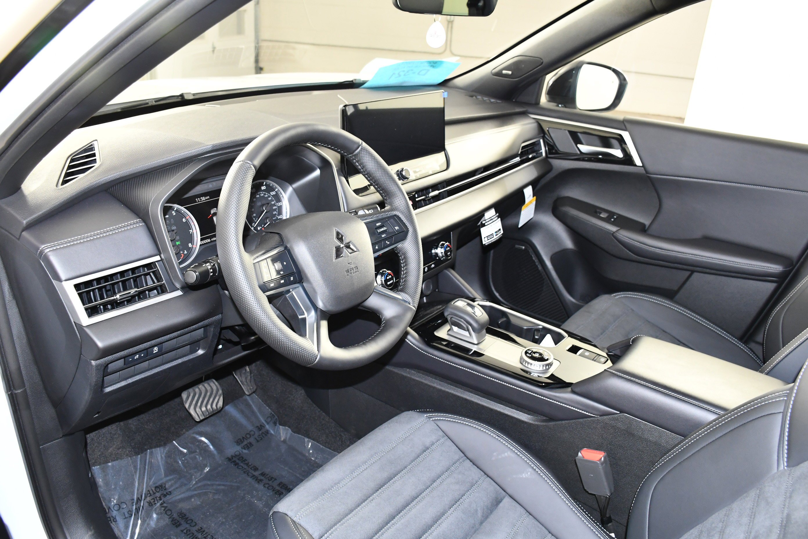 New 2026 White Diamond Mitsubishi LE image 2