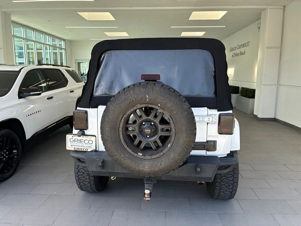 Used 2016 White Jeep Unlimited Sahara image 5