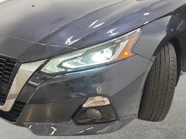 Used 2019 Blue Nissan 2.5 SV image 31