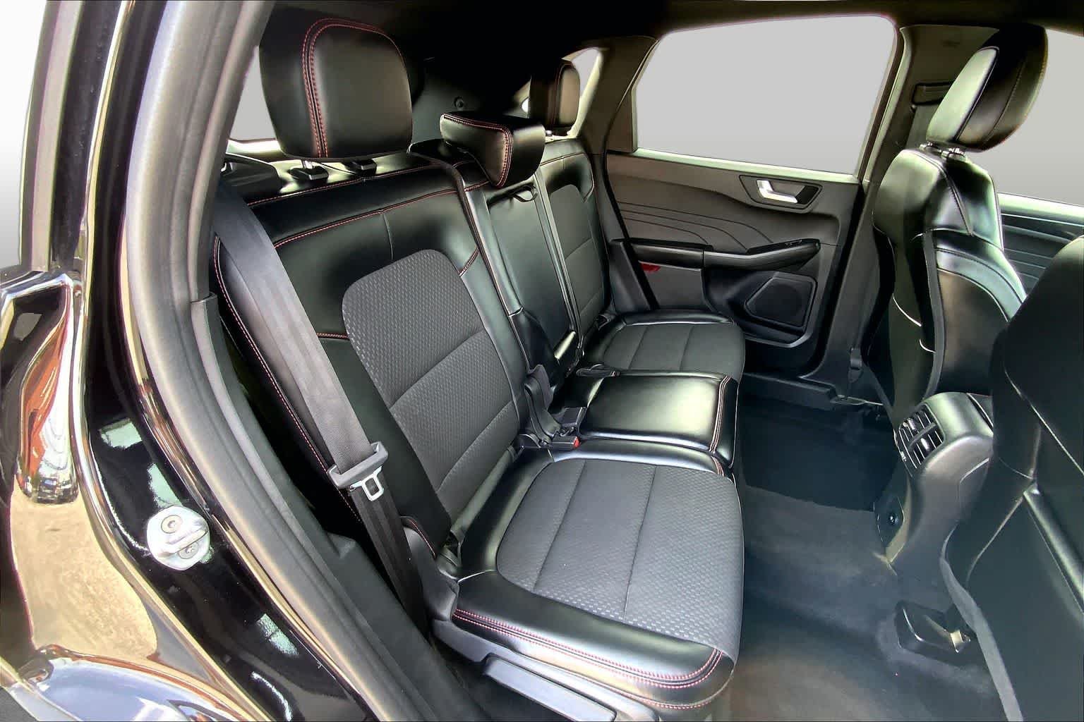 Used 2024 Agate Black Metallic Ford ST-Line image 18