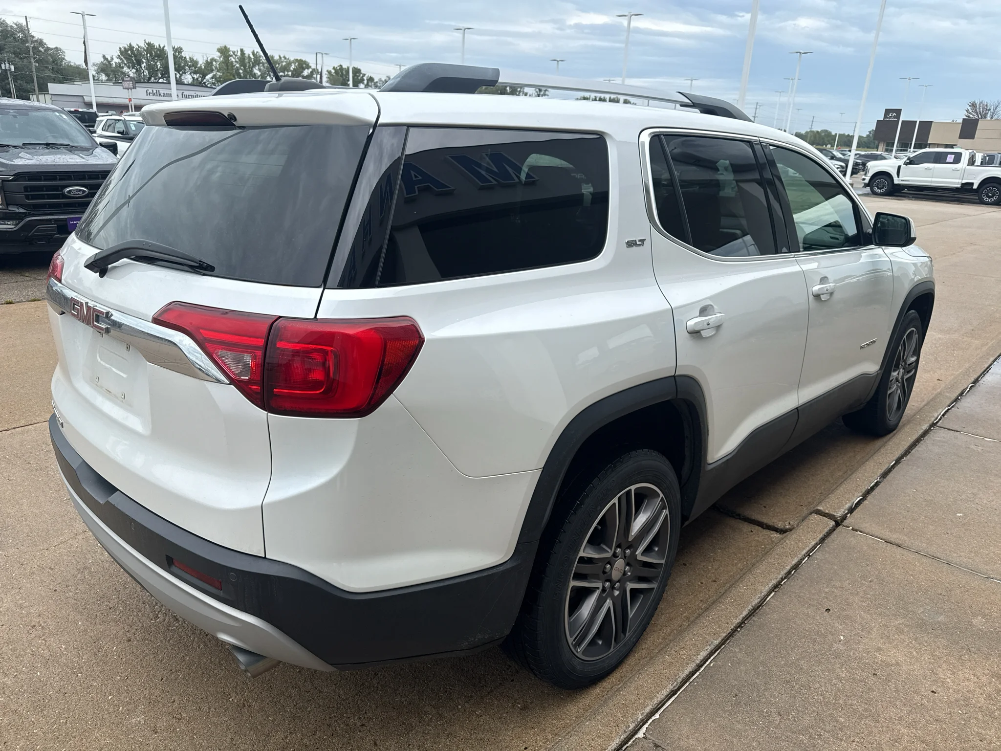 Used 2019 White Frost Tri-Coat GMC SLT image 6