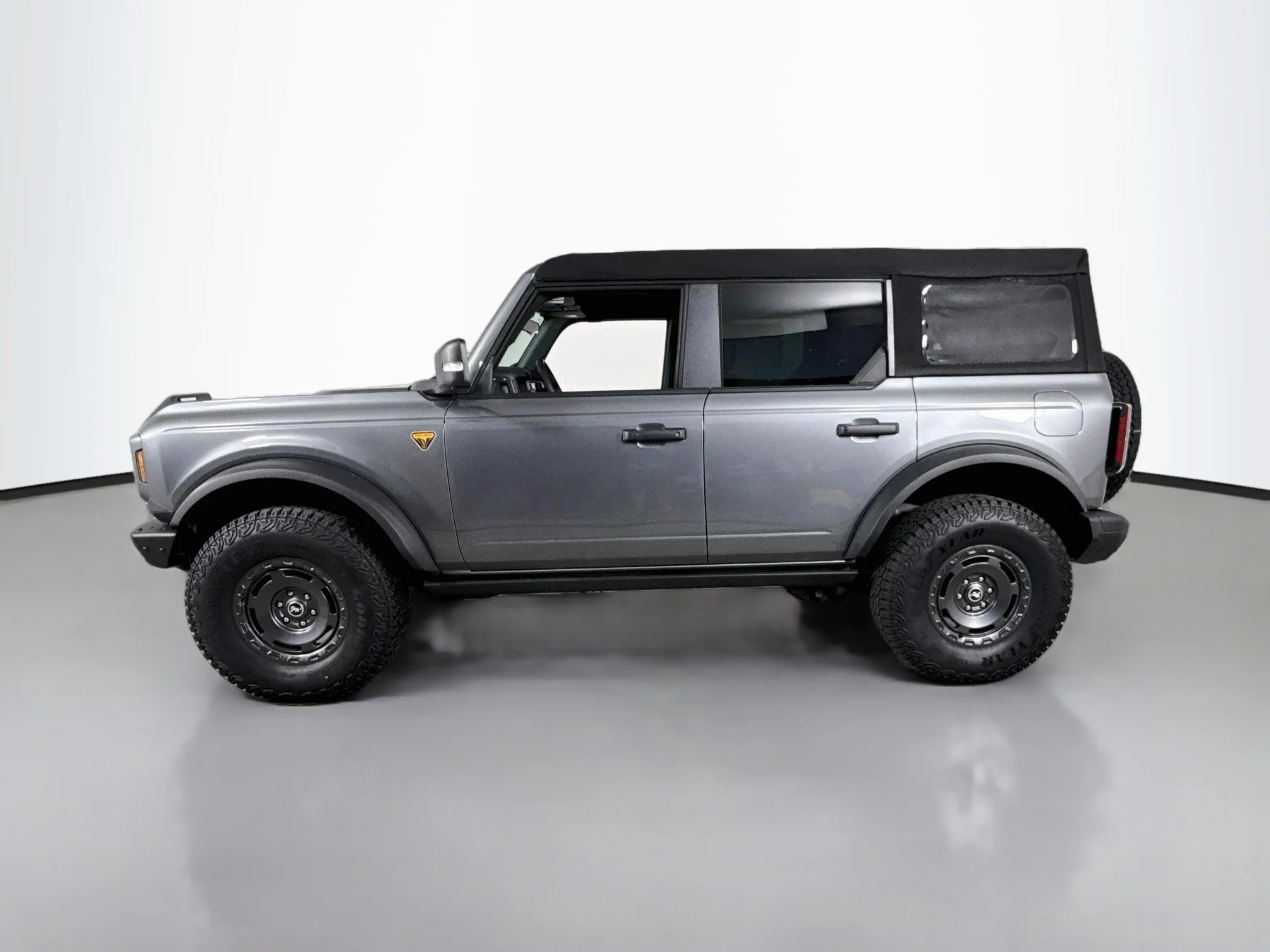New 2025 Carbonized Gray Metallic Ford Badlands® image 4