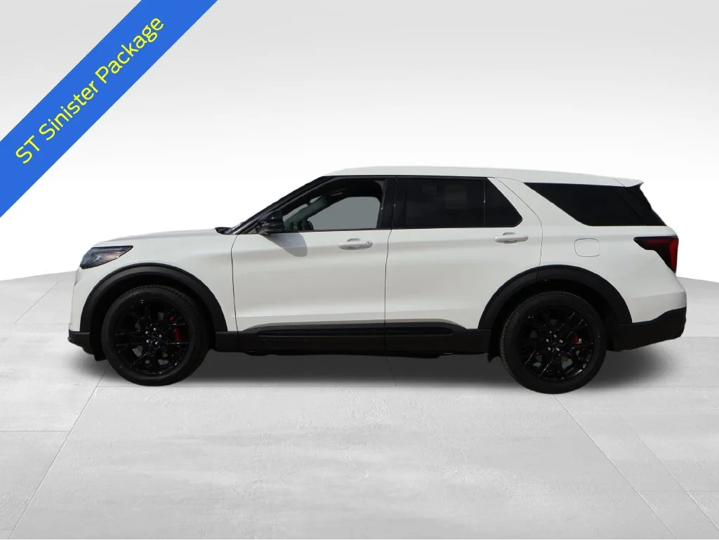 New 2027 Star White Metallic Tri-Coat Ford ST image 2