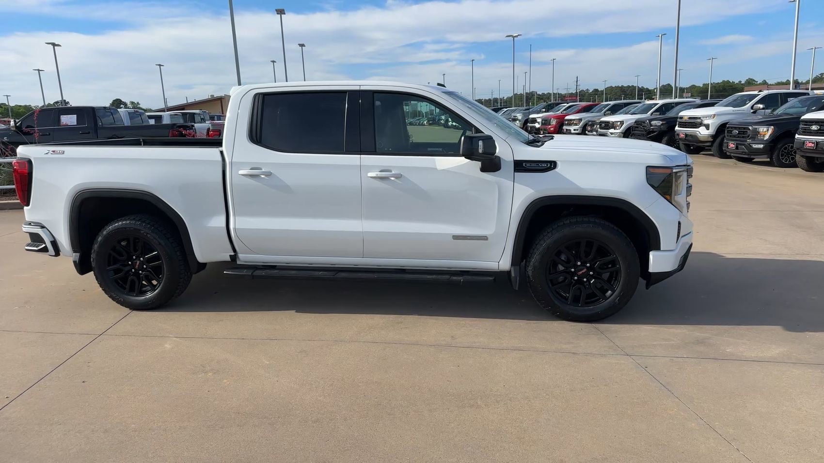 Used 2024 Summit White GMC Elevation image 9
