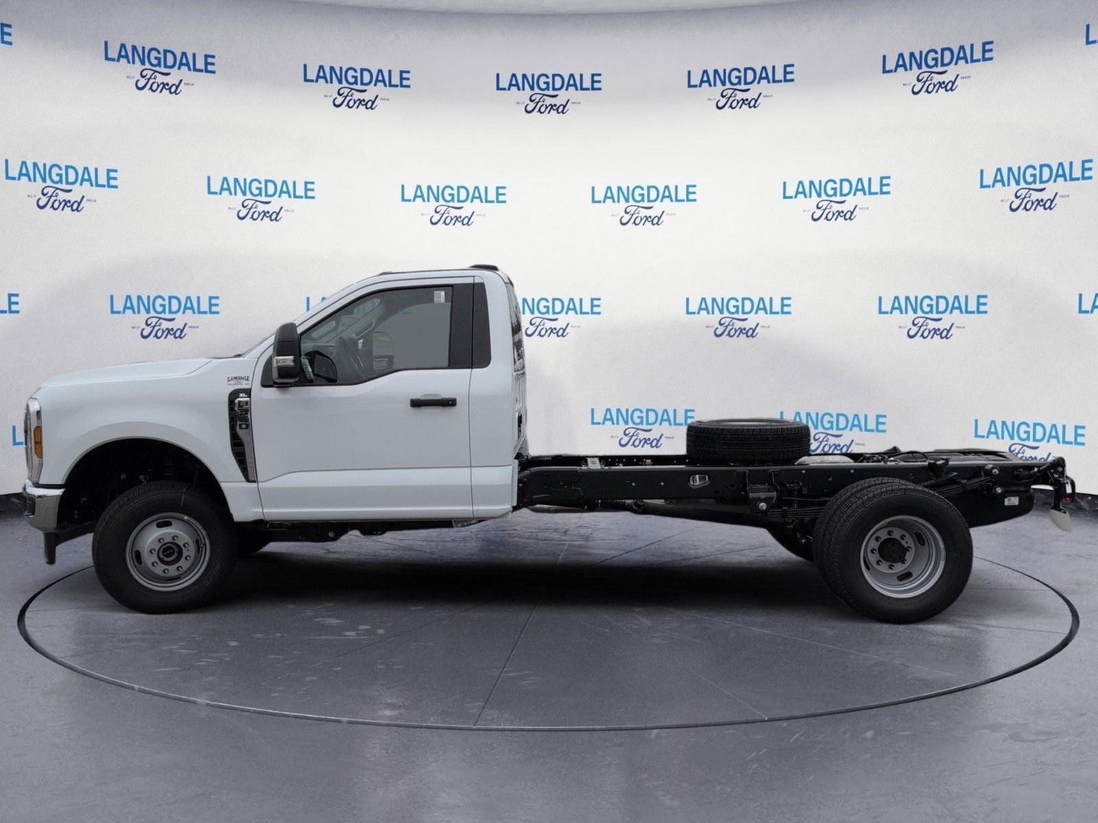 2026 Ford F-350 Super Duty Chassis Cab XL - Photo 10