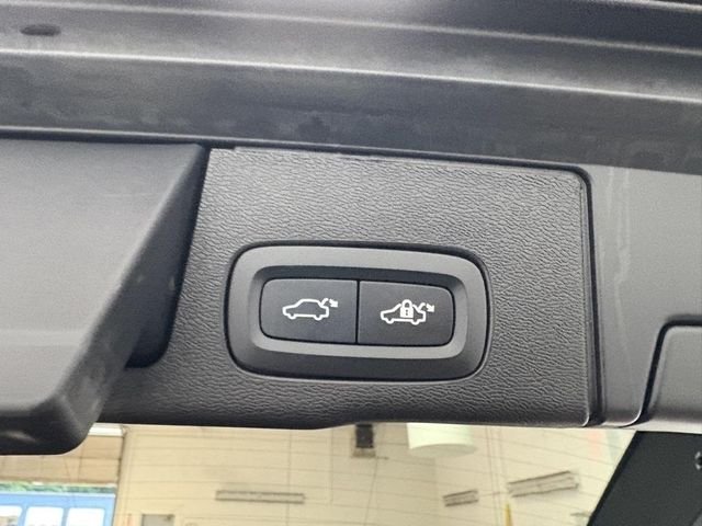Used 2024  Volvo B5 Plus Dark Theme image 19