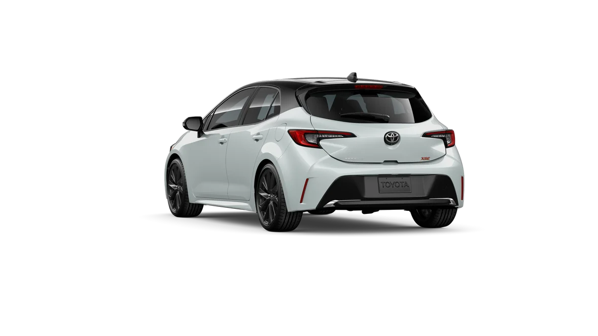 New 2026 Wind Chill Pearl with Midnight Black Metallic roof Toyota XSE image 4