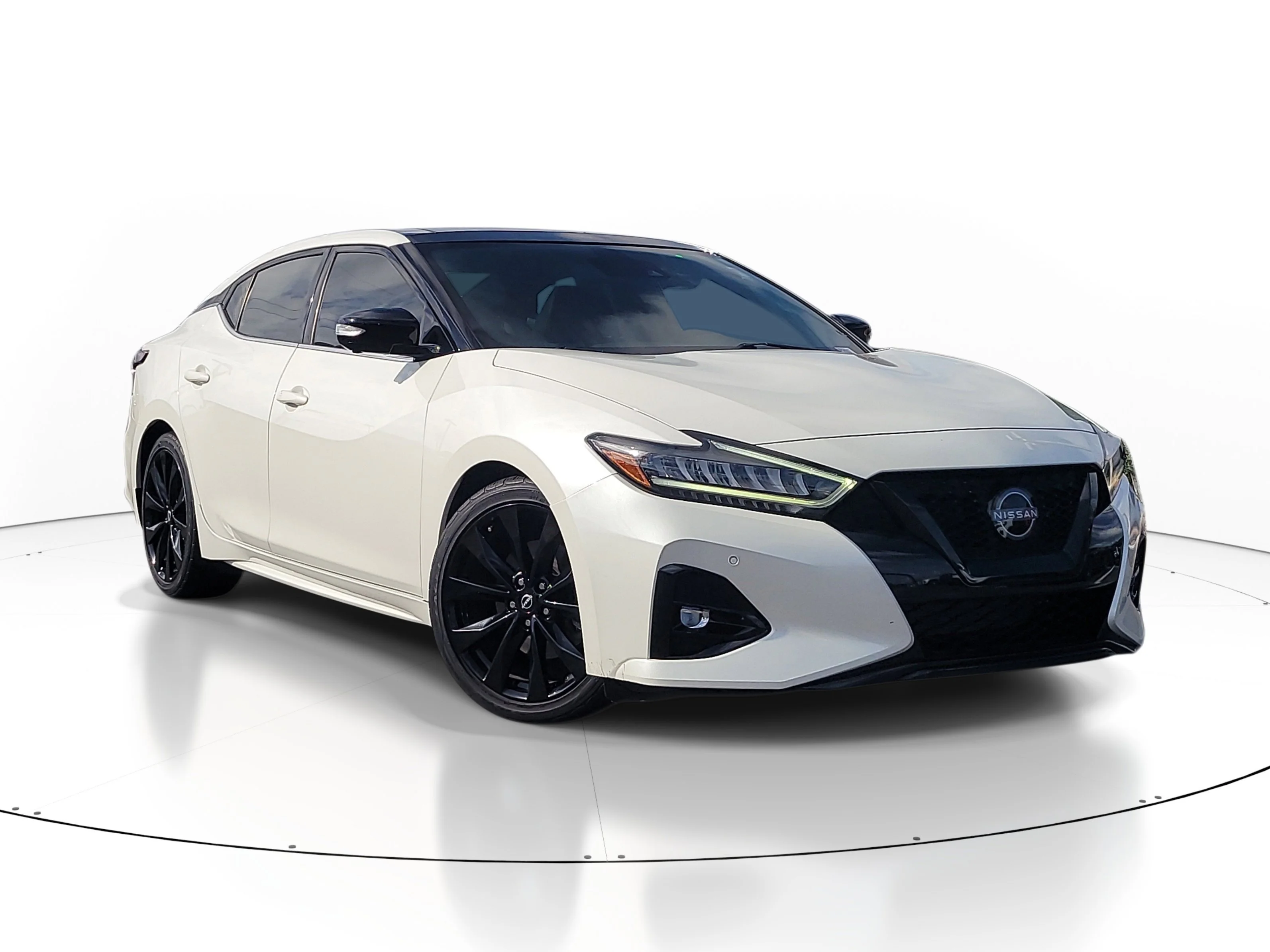 Used 2023 Pearl White Tricoat Nissan SR image 1