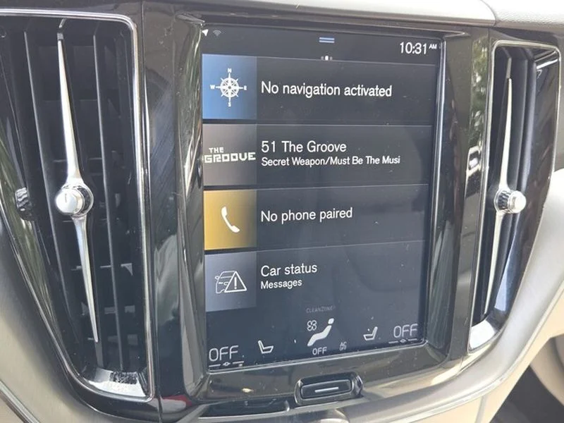 Used 2019 Denim Blue Metallic Volvo Momentum image 21
