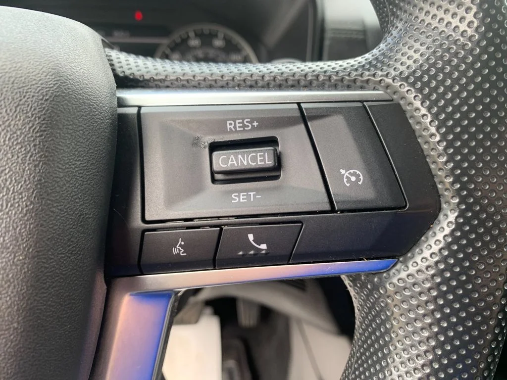 Used 2024  Mitsubishi ES image 28