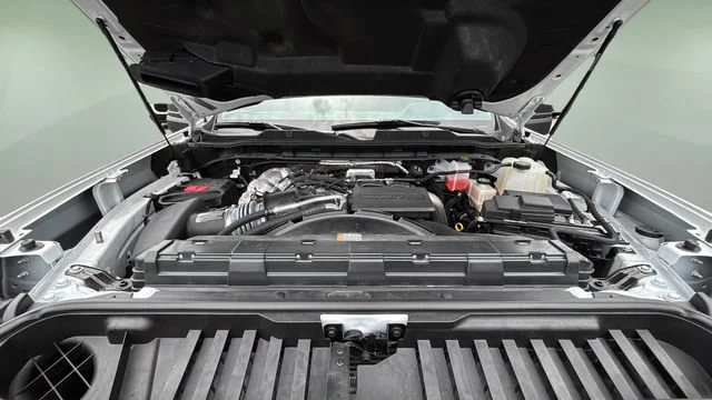 Used 2025 Summit White Chevrolet LT image 33