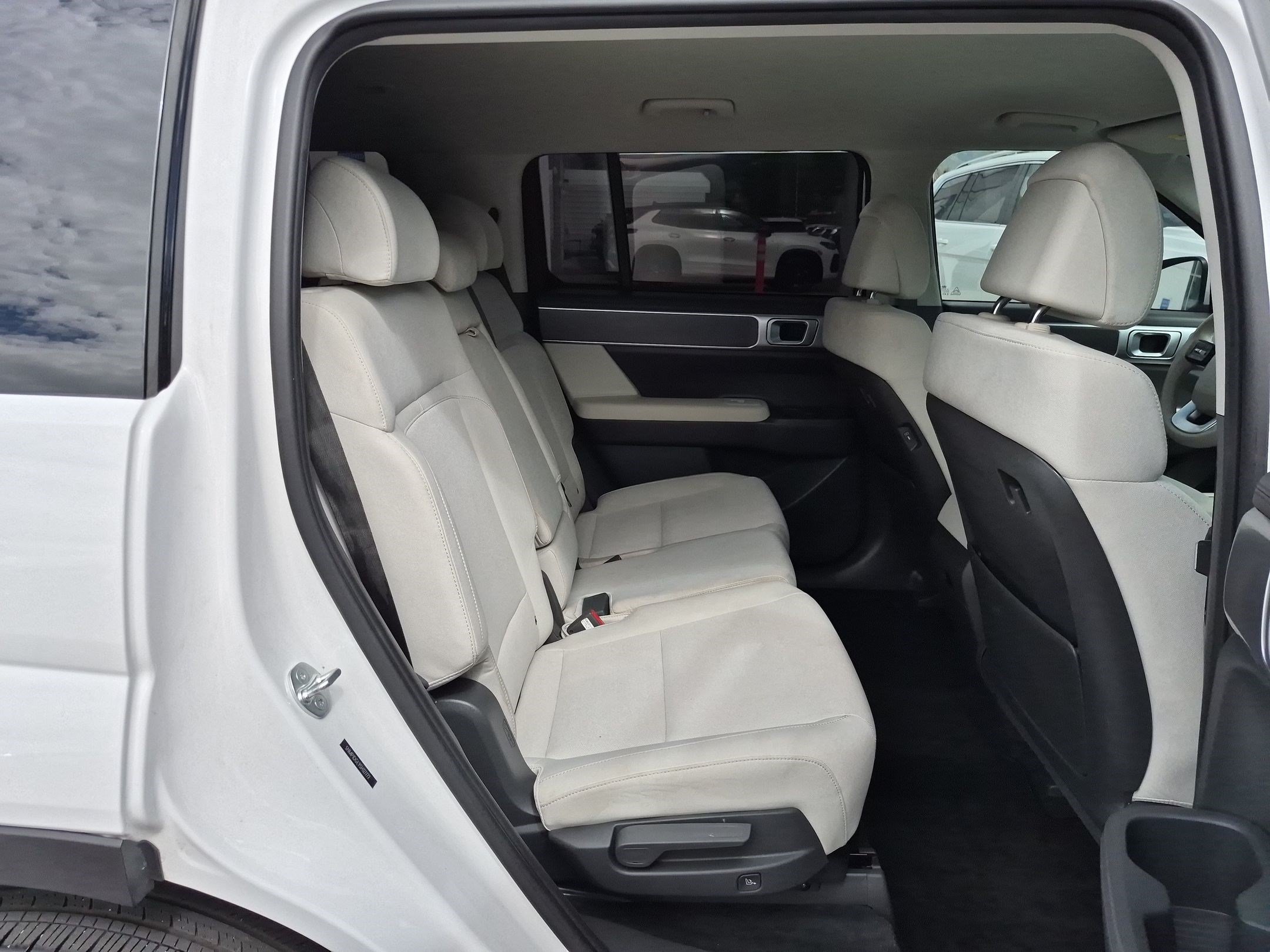 Used 2025 Serenity White Hyundai SE image 30