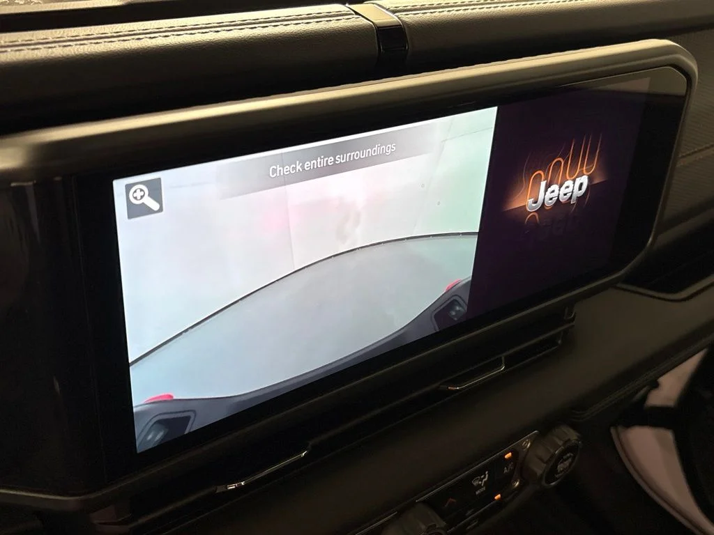 Used 2025 White Jeep Mojave image 40