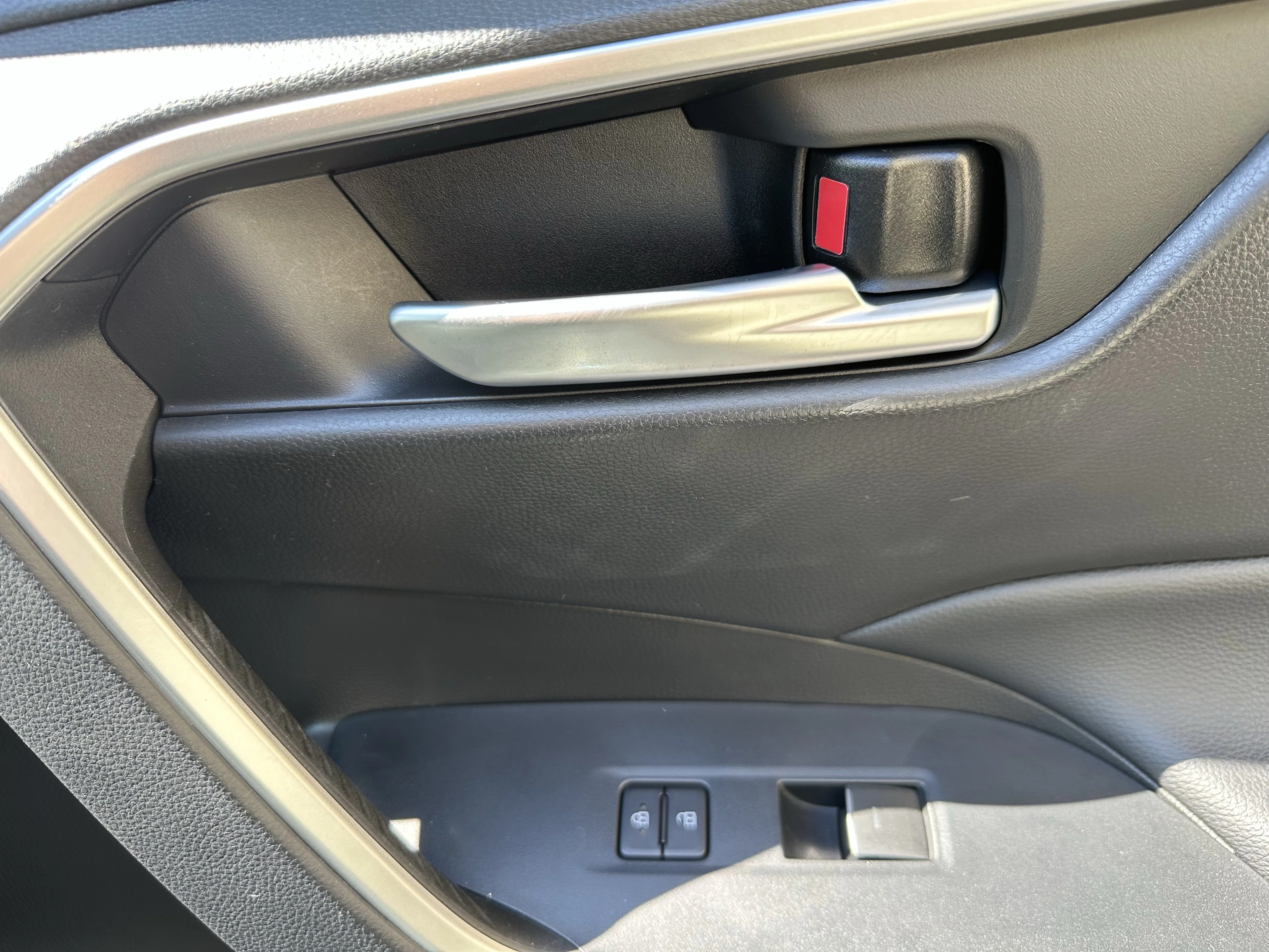 Certified Used 2025  Toyota Hybrid XLE image 19
