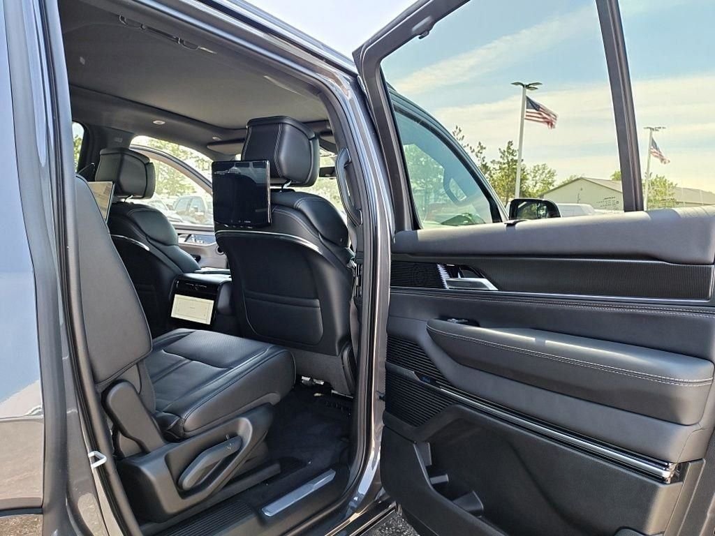 New 2026 Baltic Gray Metallic Clearcoat Jeep Summit Obsidian image 40