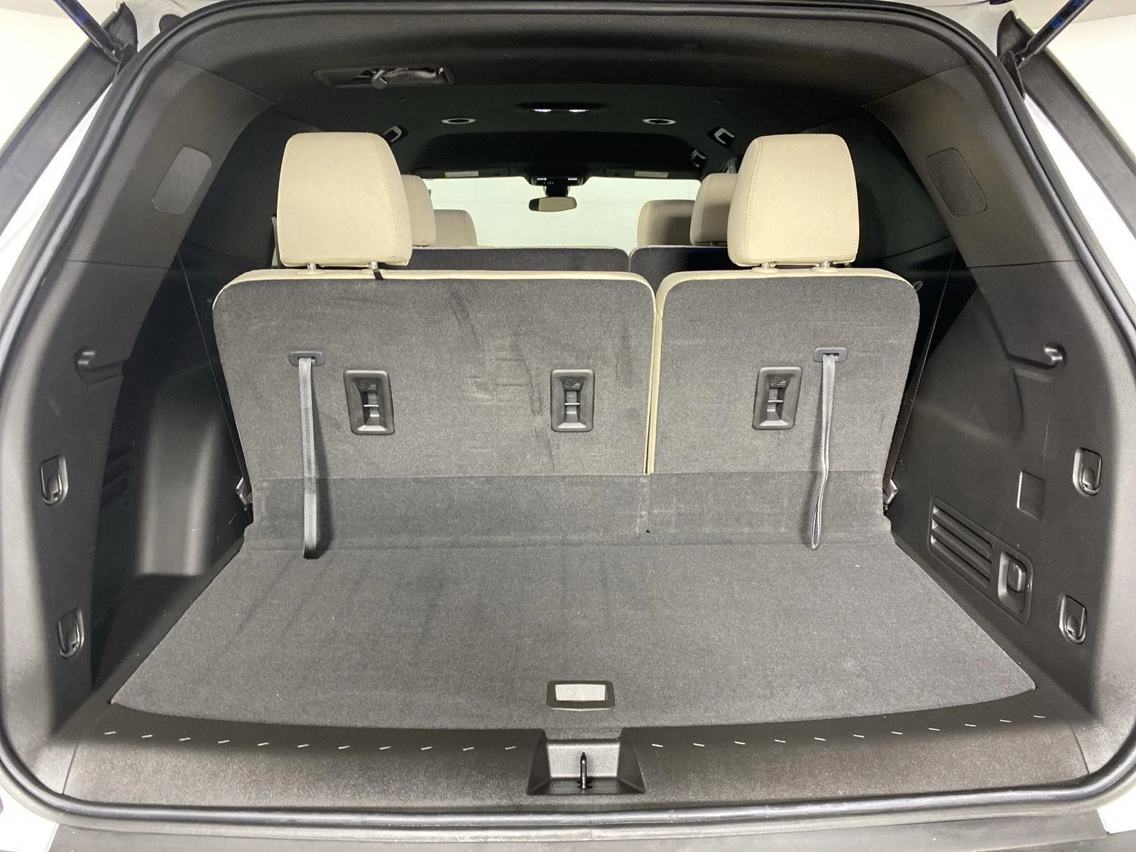 Used 2023 Wh Chevrolet  image 24