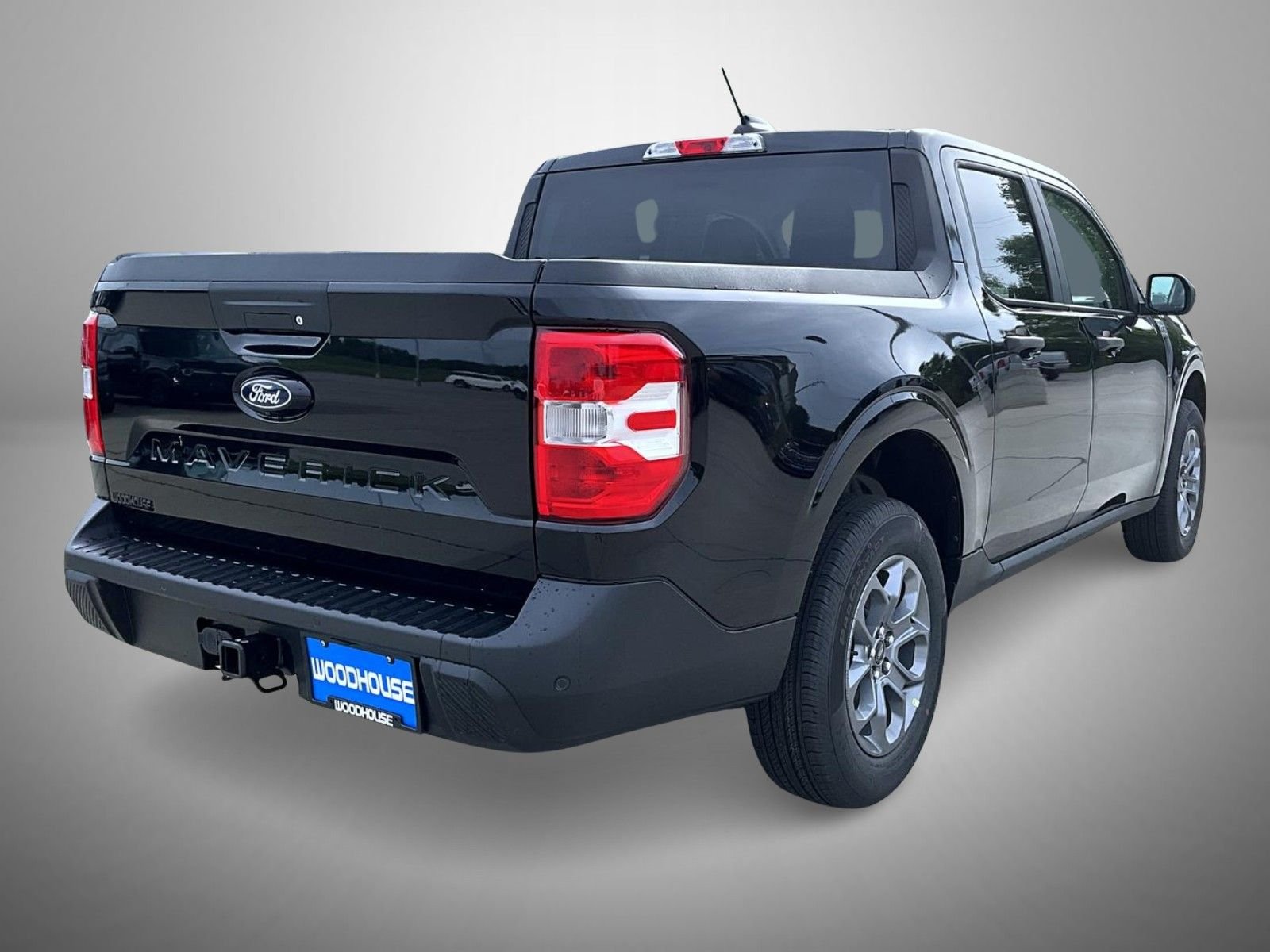 New 2026 Shadow Black Ford XLT image 5