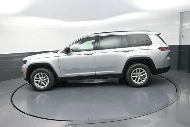New 2026 Silver Zynith Exterior Paint Jeep Laredo image 6