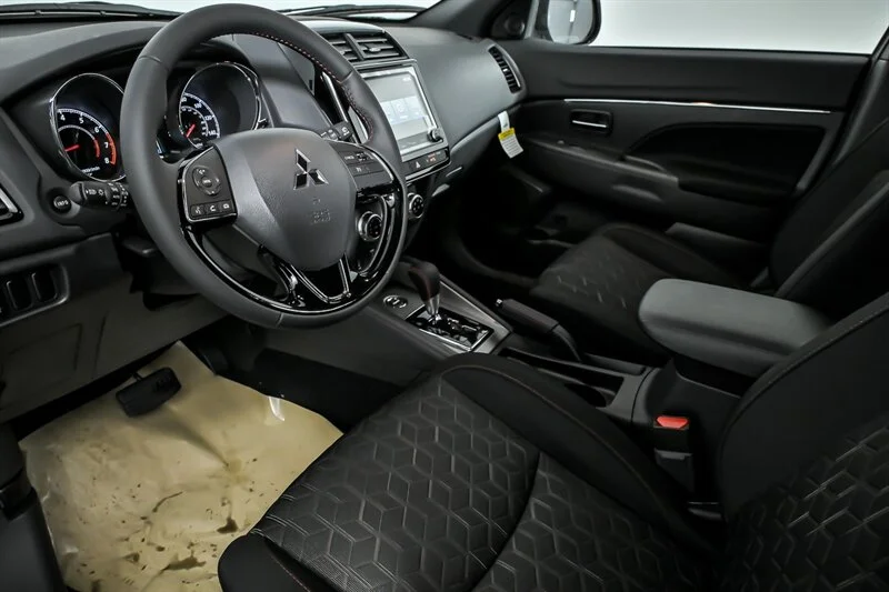 New 2026 White Diamond Mitsubishi Trail Edition image 11