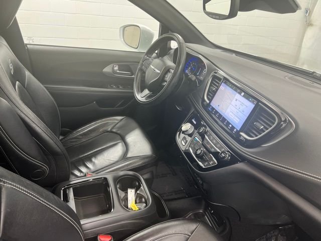 Used 2022 White Chrysler Touring L image 25