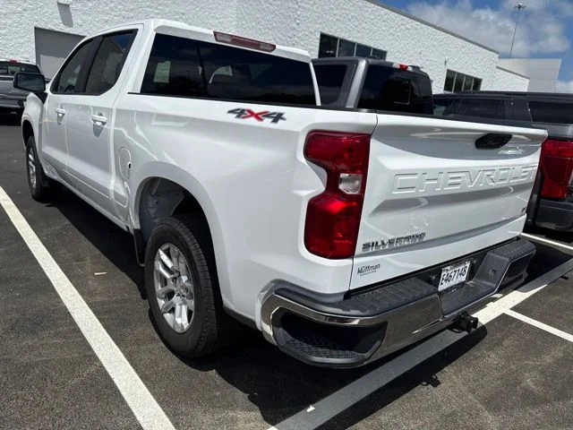 Used 2026 Summit White Chevrolet LT image 3