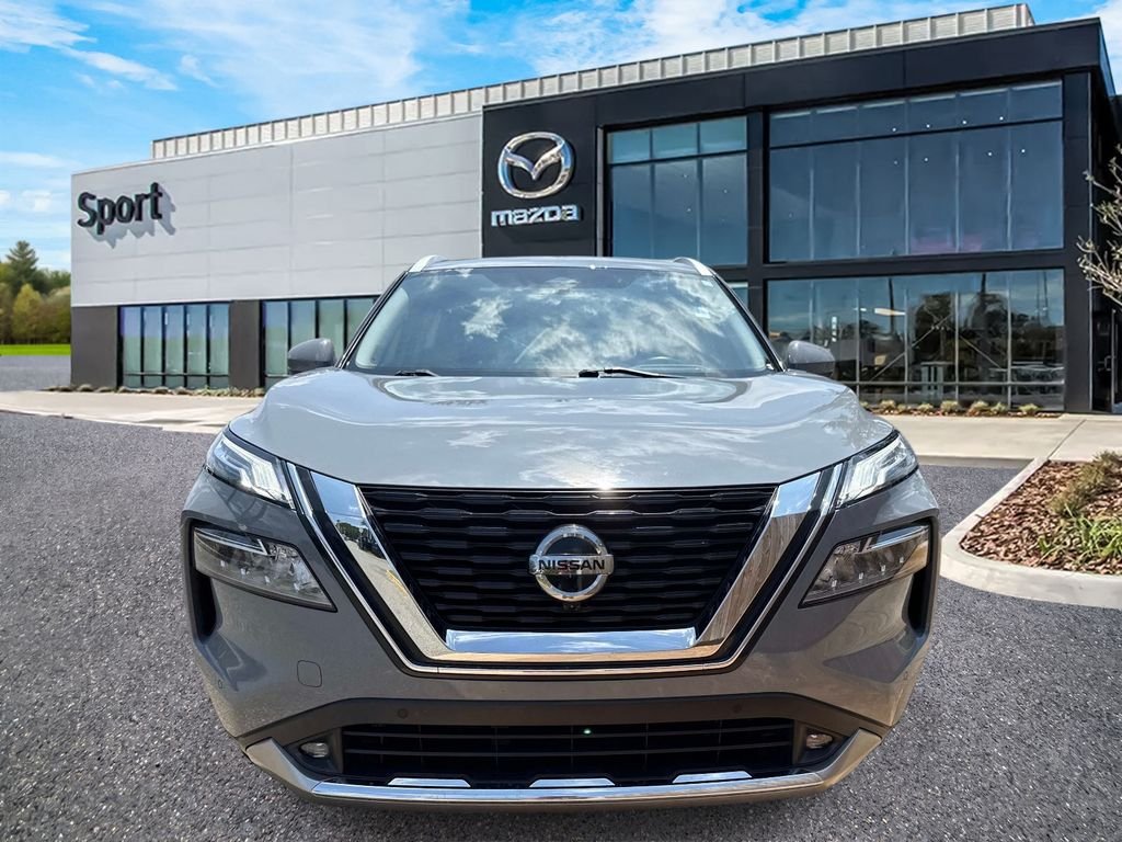 Used 2021 Gray Nissan Platinum image 8