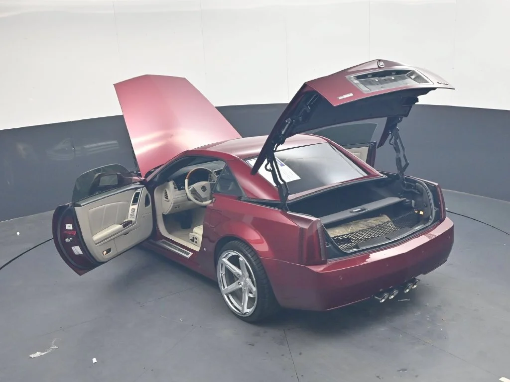 Used 2006 Red Cadillac Base image 37