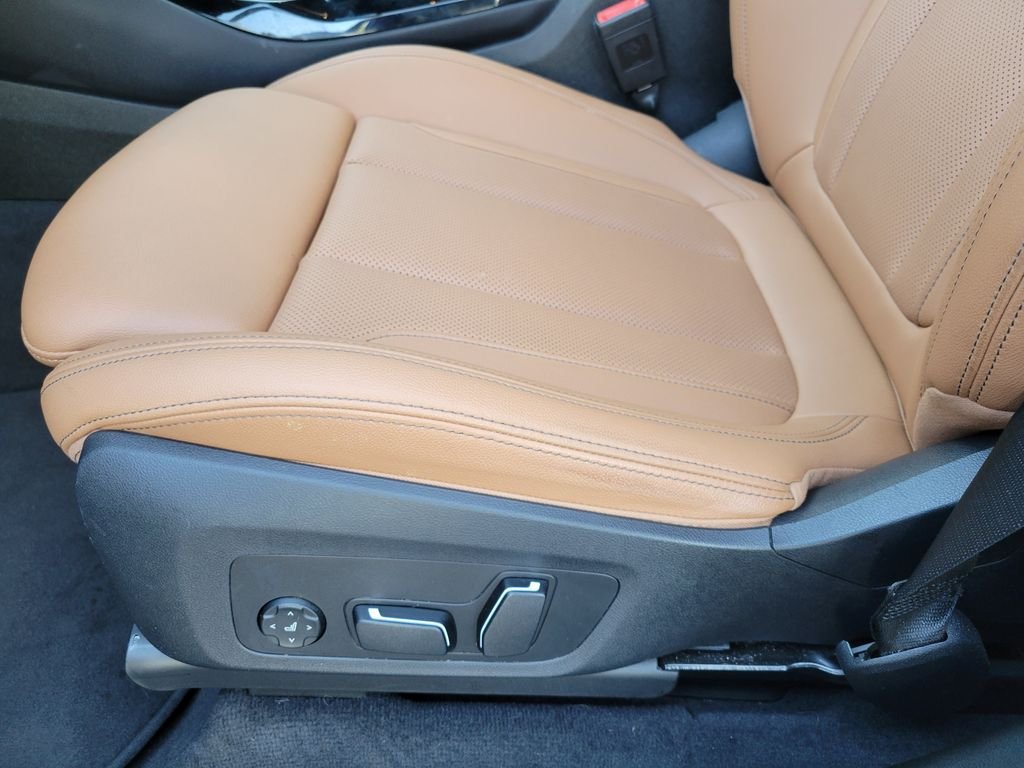 Used 2024 Jet Black BMW sDrive30i image 21