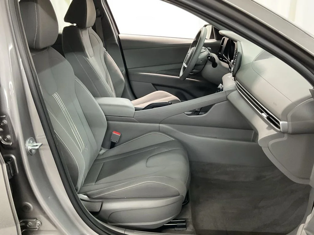 Used 2023 Fluid Metal Hyundai SEL image 25