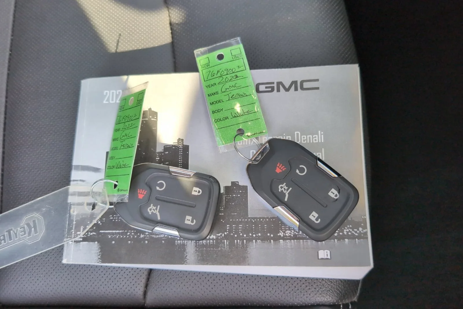 Used 2022 SUMMIT WHITE GMC SLT image 9