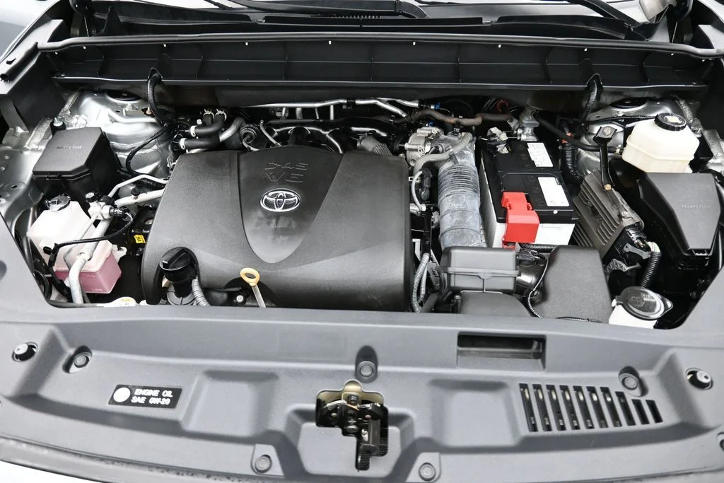 Used 2022 Silver Toyota L image 17