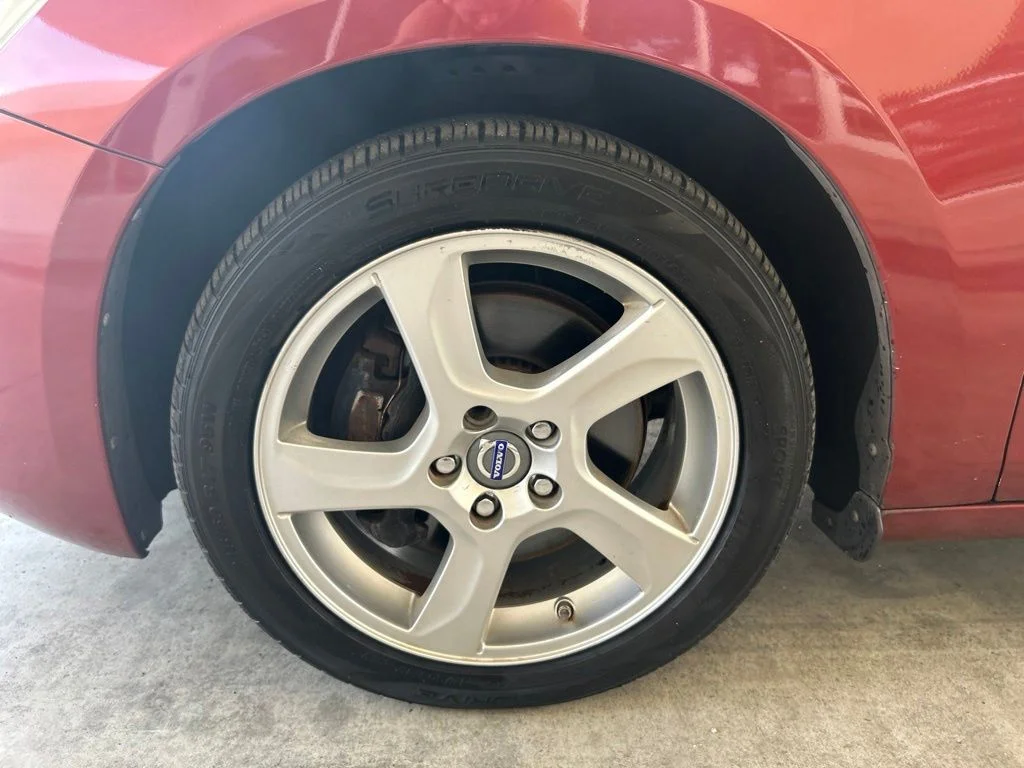 Used 2013  Volvo  image 12