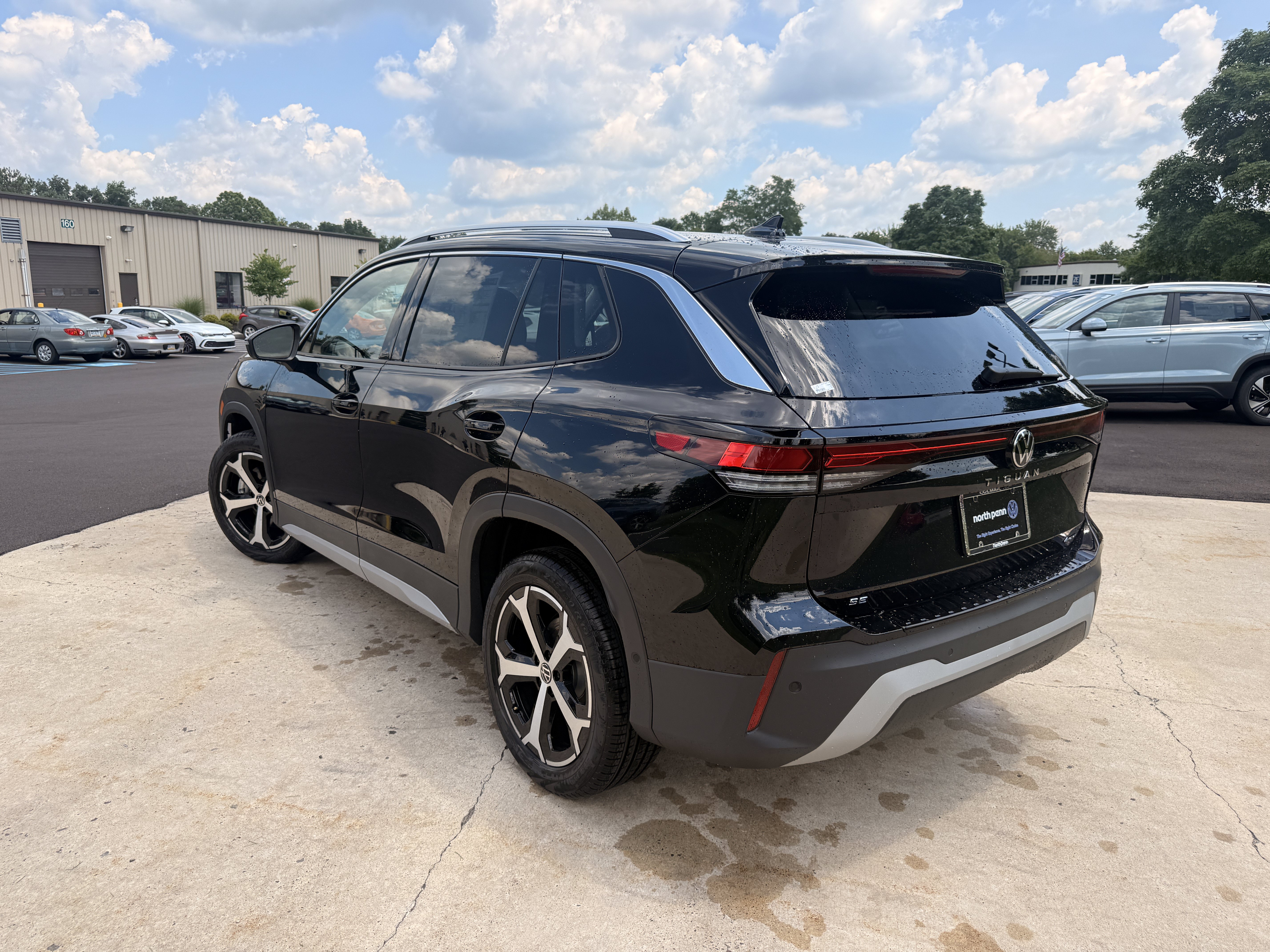 New 2026 Deep Black Pearl Volkswagen SE image 10