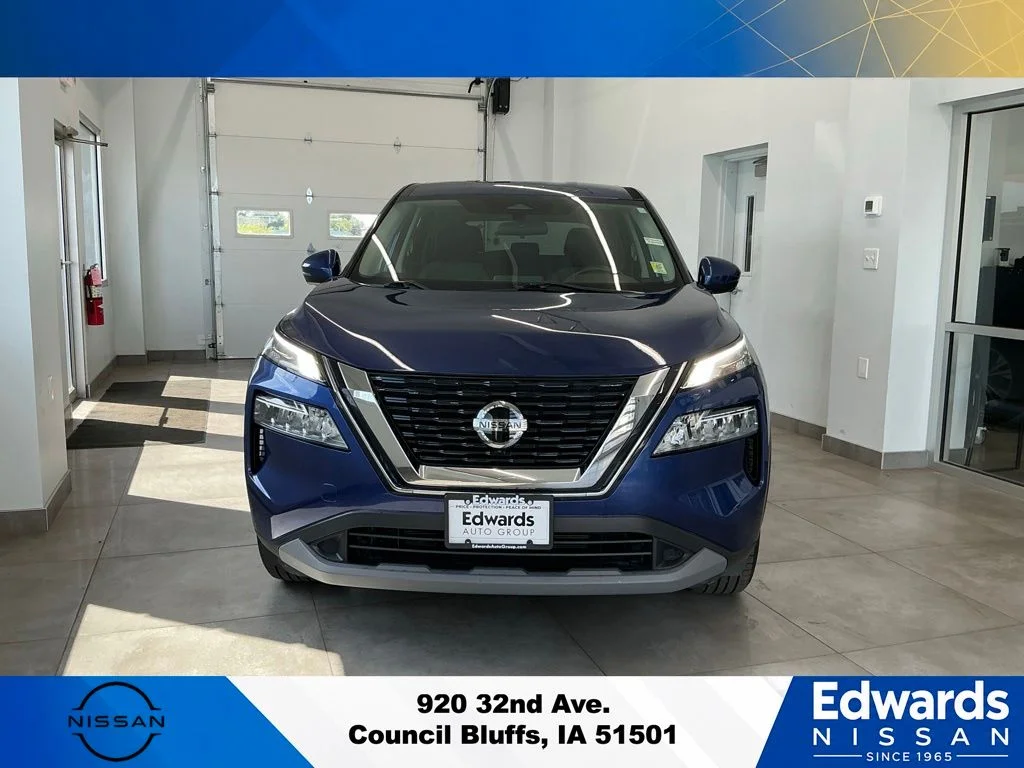 Used 2021 Blue Nissan SV image 3