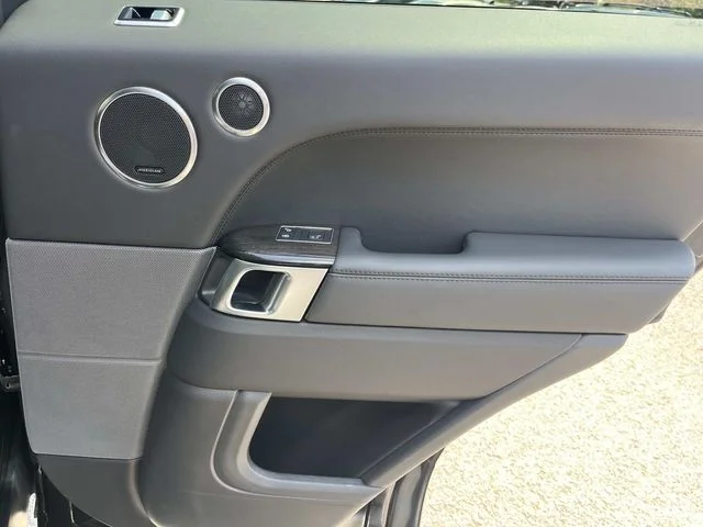 Used 2019 Black Land Rover HSE image 25