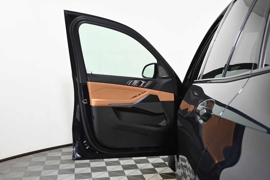 New 2026 Carbon Black Metallic BMW xDrive50e image 28