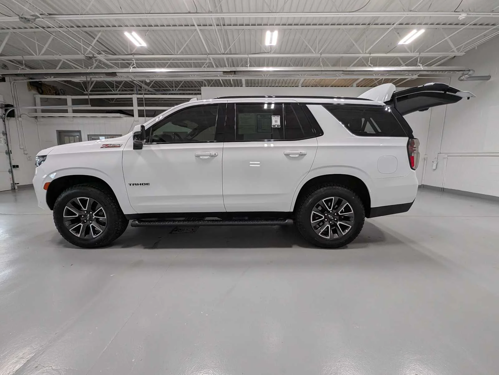 Used 2022 Summit White Chevrolet Z71 image 12