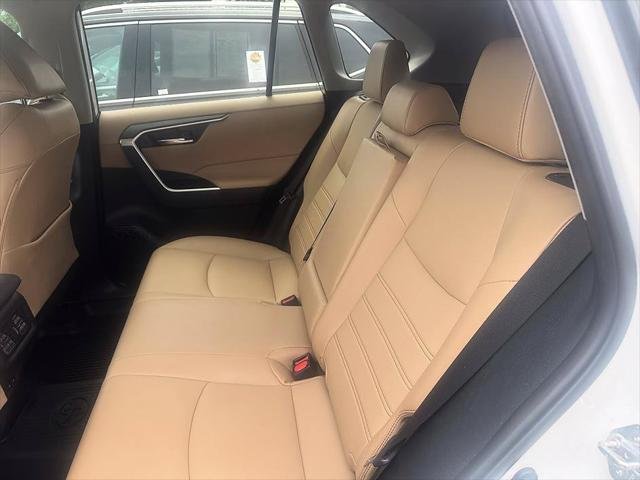 Certified Used 2022 BLIZZARD PEARL Toyota  image 11