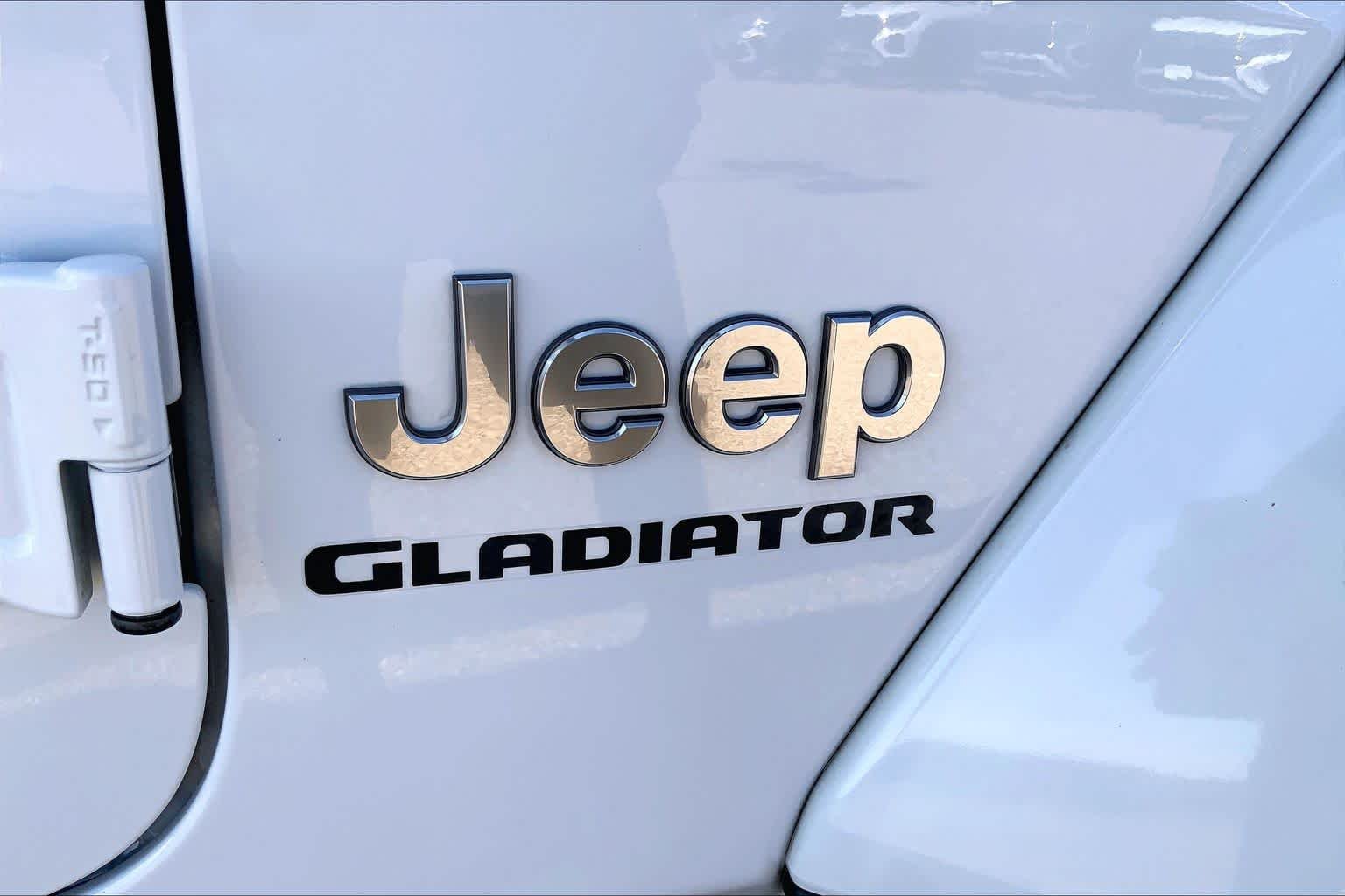 Used 2022 Bright White Clearcoat Jeep Overland image 19