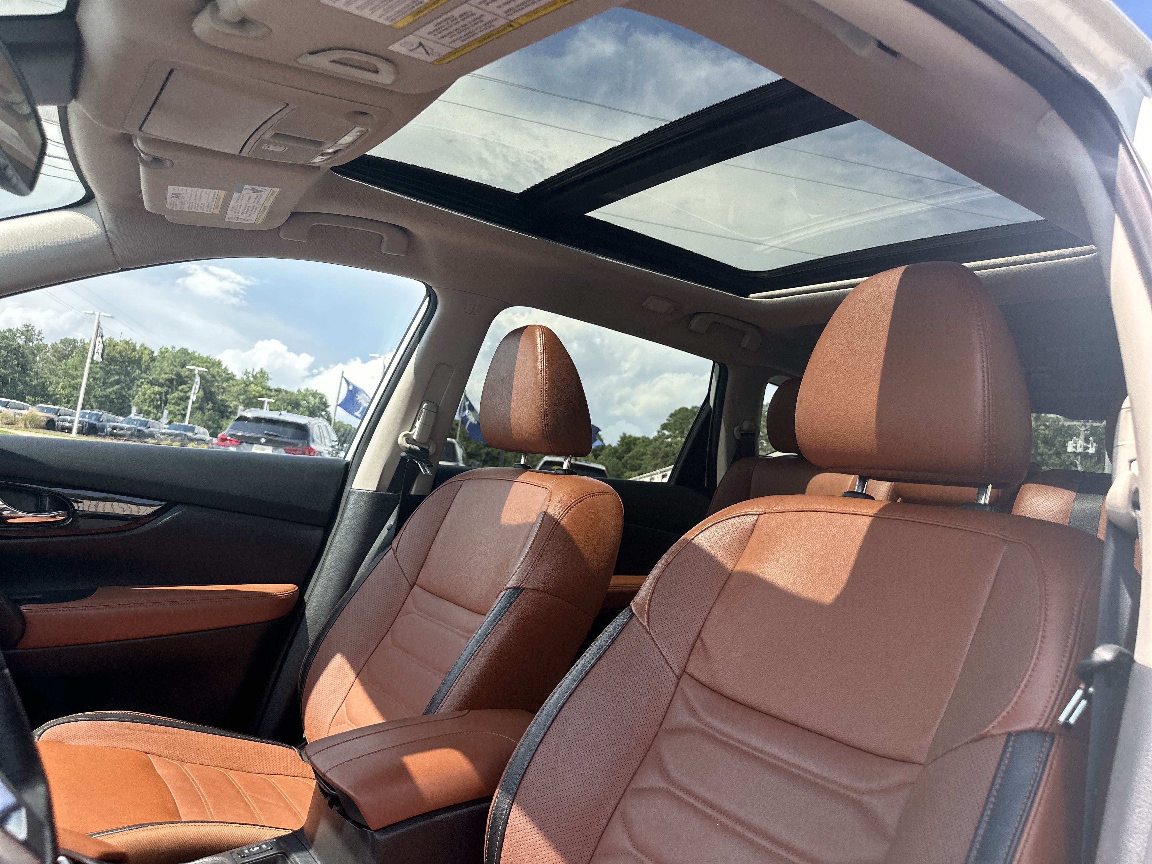 Used 2019 Pearl White Tricoat Nissan SL image 29